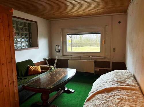 17 Weiteres Zimmer im UG.jpg - 