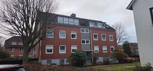 Hausansicht - Attraktive 3-ZKB Wohnung in Speckenbüttel