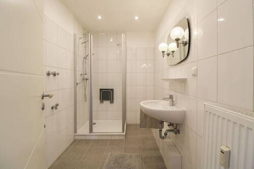 Badezimmer - 2 Zimmer Etagenwohnung zum Kaufen in Duisburg