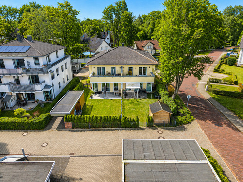 Gartenansicht bei Sonne - 