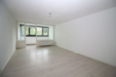 Wohnzimmer - Sofort beziehbar-3-Zimmer-Wohnung in modernisiertem Haus