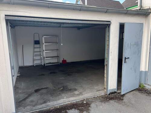 Bild 1 - Große Garage in Solingen Mitte - 140,00 EUR Miete,