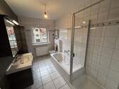 Badezimmer 1.OG rechts WHG 4 - 