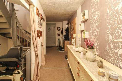 Flur und Treppenaufgang 1.OG - 