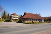 660 Hinteransicht mit Parkplätzen - Büro mit 323,00 m&sup2; in Westerstede zum Kaufen