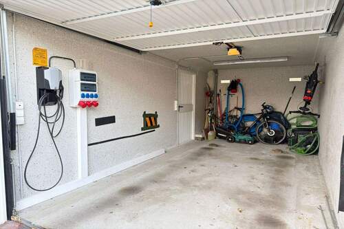 Garage mit Wallbox für E Auto - 