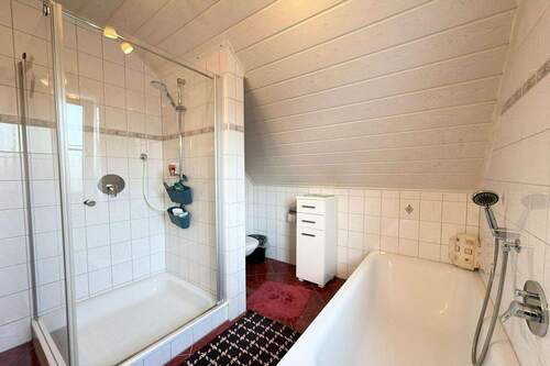 1.OG Bad mit Dusche und Wanne II - 