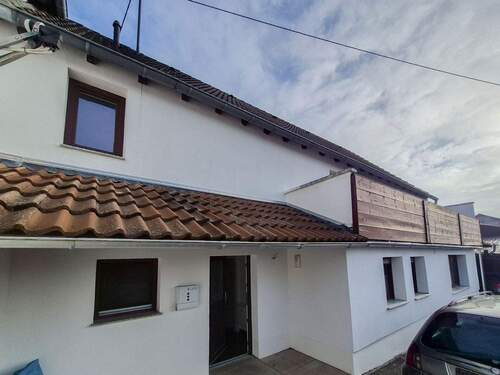 Rückansicht Zugang Wohnung 1 - 7 Zimmer Mehrfamilienhaus, Wohnhaus zum Kaufen in Asbach-Altenhofen