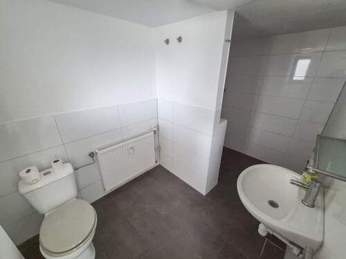 W1 - Bad - 7 Zimmer Mehrfamilienhaus, Wohnhaus in Asbach-Altenhofen