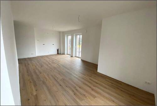 Wohn- und Essbereich - Musterfoto von Whg. im OG - 