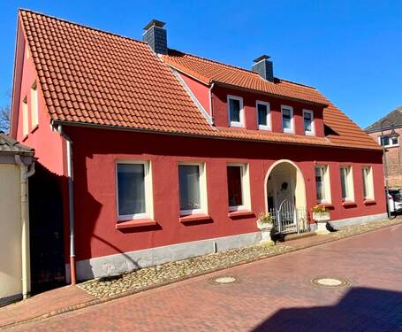 Straßenansicht - 8 Zimmer Doppelhaushälfte zum Kaufen in Jever