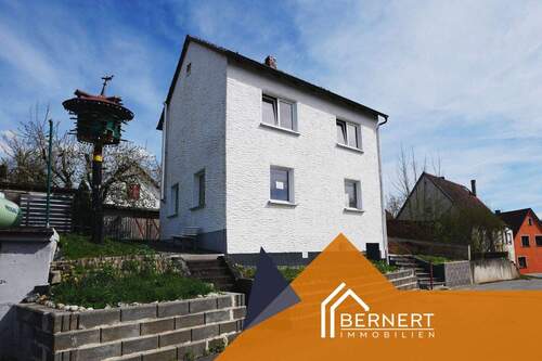 Außenansicht - 3 Zimmer Mehrfamilienhaus, Wohnhaus zur Miete in Burgkunstadt