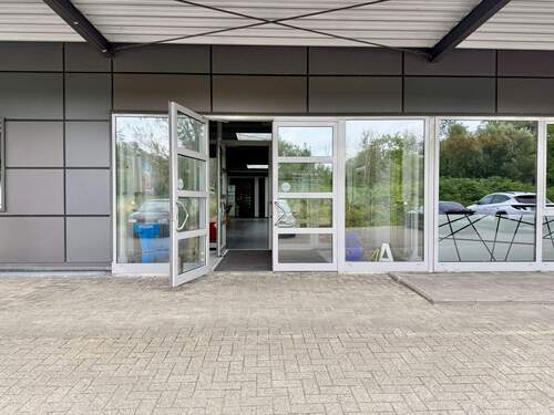 Eingang.jpg - Halle in Wilhelmshaven