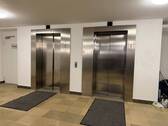 Aufzüge im Eingangsbereich - Büro in Düsseldorf