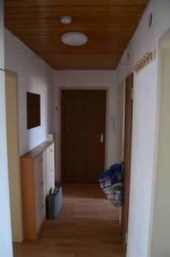 Flur Richtung Eingang/Ausgang - 3 Zimmer Etagenwohnung zum Kaufen in Stuttgart