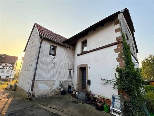Straßen-Ansicht - 5 Zimmer Einfamilienhaus in Frankenberg (Eder)
