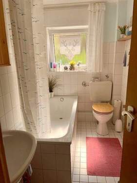 Badezimmer - Etagenwohnung mit 57,00 m&sup2; in Essen zum Kaufen