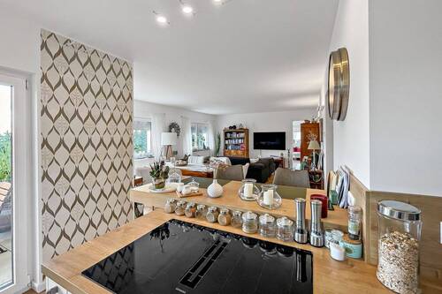 Küche mit Blick auf Wohnbereich - 