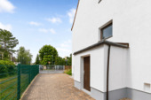 Einfahrt - 7 Zimmer Doppelhaushälfte zum Kaufen in Schkopau