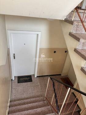 Treppenhaus - 2 Zimmer Etagenwohnung zur Miete in Düsseldorf