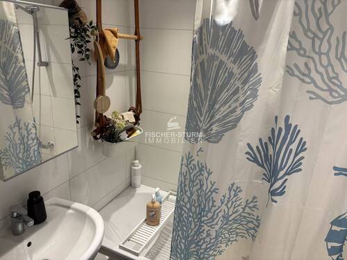 Bad mit Wanne - 