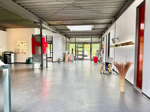 Eingangsbereich.jpg - Halle in Wilhelmshaven zur Miete