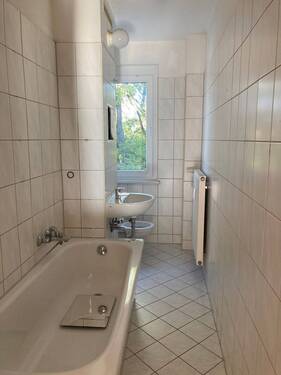 Tageslichtbad - 3 Zimmer Etagenwohnung in Bernburg (Saale)