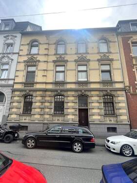 Straßenansicht - Gepflegte Wohnung mit Einbauküche in guter Lage zu vermieten