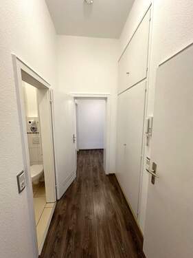 Flur + Garderobe - 2 Zimmer Etagenwohnung in Wuppertal