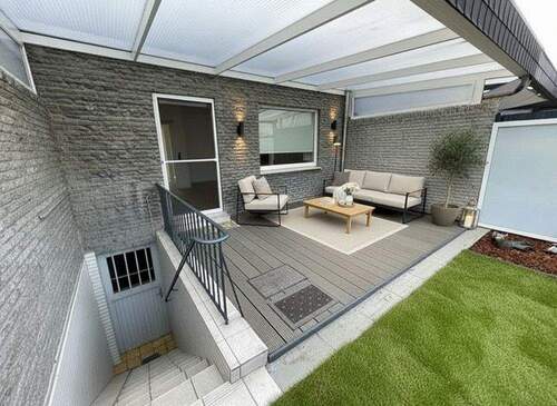 Terrasse KI möbliert - Charmantes Reihenmittelhaus mit Garten, Garage & überdachter Terrasse - nur wenige Minuten von Kempen entfernt