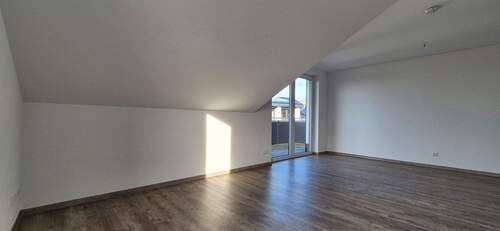 Wohnzimmer - 3 Zimmer Etagenwohnung zur Miete in Bergen auf Rügen