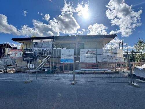 Objektansicht Haustür Strasse - 