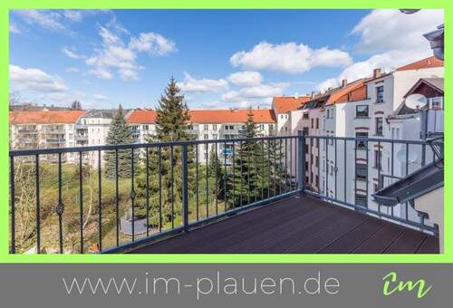Balkon mit Ausblick - moderne Einbauküche, Dachgeschoss, Balkon - 3 Raumwohnung in Haselbrunn von Plauen zur Miete