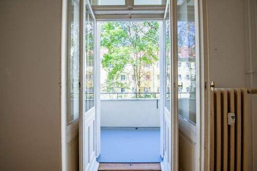 Balkon zum Gartenhof - Etagenwohnung mit 76,40 m&sup2; in Berlin zum Kaufen