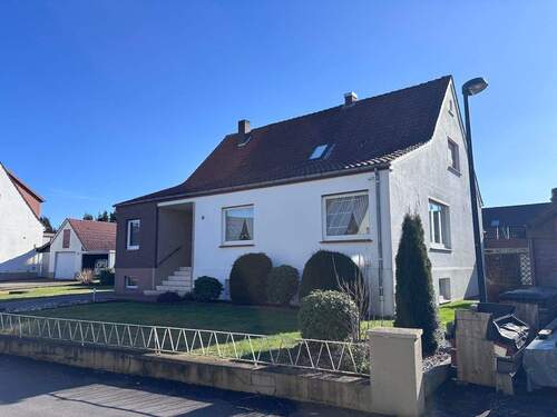 Strassenansicht - 6 Zimmer Einfamilienhaus zum Kaufen in Kirchlengern