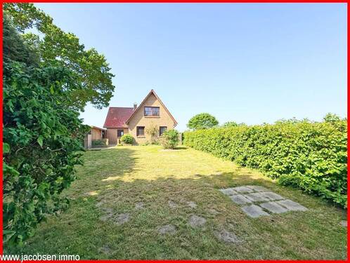 Blick vom Garten zum Haus - 