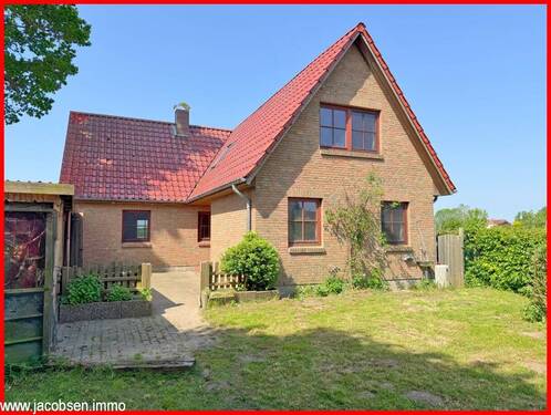 Haus aus Ost - 5 Zimmer Einfamilienhaus in Taarstedt / Westerakeby