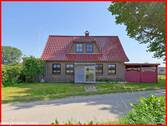 Frontal von der Straße - 