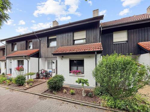 Außenansicht - Wohlfühlhaus mit Gartenidylle - vermietetes Reihenmittelhaus in bester Lage