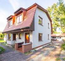 Seenah! Mit Einbauküche, Fußbodenheizung, Carport, Nebengebäude usw.: Einfamilienhaus in Müggelheim - Berlin