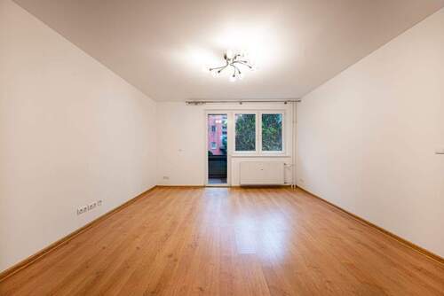 Wohnzimmer - 3 Zimmer Etagenwohnung in Berlin