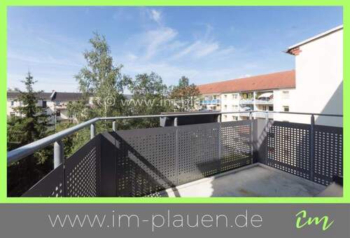 Balkon mit Ausblick - 3 Raumwohnung mit Balkon in Plauen zur Miete - Stadtteil Haselbrunn 3 Zimmerwohnung im Altbau