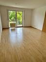 Wohnzimmer - +++ Charmante Dachgeschosswohnung mit Balkon und Tiefgaragenstellplatz +++
