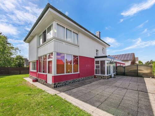 Eingangsseite - Wohlfühloase mit viel Platz in Haus und Garten!