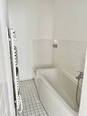 Bad mit Wanne - 