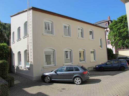 saniertes Hinterhaus - Helle Räume im Hinterhaus mit Einbauküche