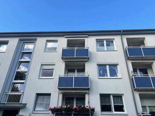 Frontansicht des Hauses - Sonnige 3-Zimmer Wohnung in Bremen-Findorff von privat