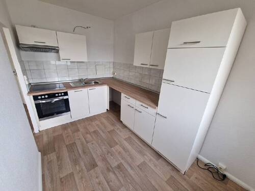 Einbauküche - **Charmante 3-Raum-Wohnung mit moderner Einbauküche & gemütlichem Balkon zum Wohlfühlen**