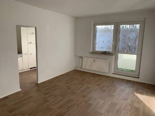 Wohnzimmer - 3 Zimmer Etagenwohnung zur Miete in Gera