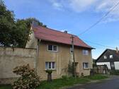 Ansicht Straße - Großes Einfamilienhaus im Dornröschenschlaf; ca. 6 km von Gotha entfernt